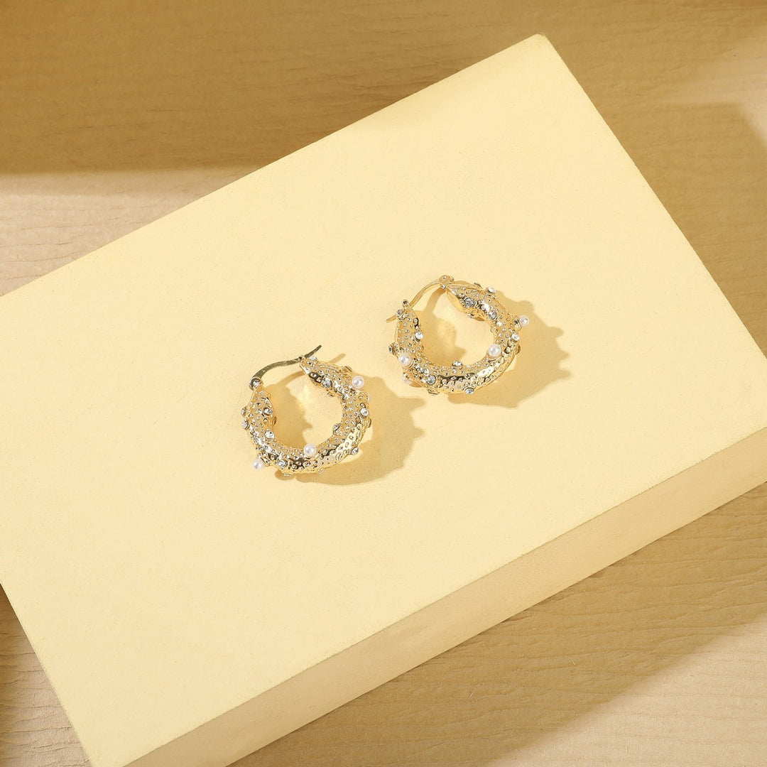 Pearls In Circle Earrings
